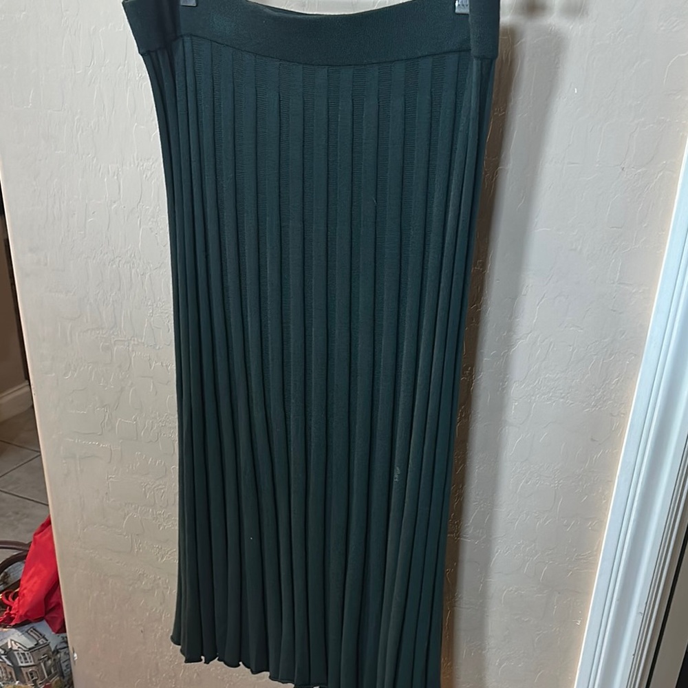 Chic Pleated Midi Skirt